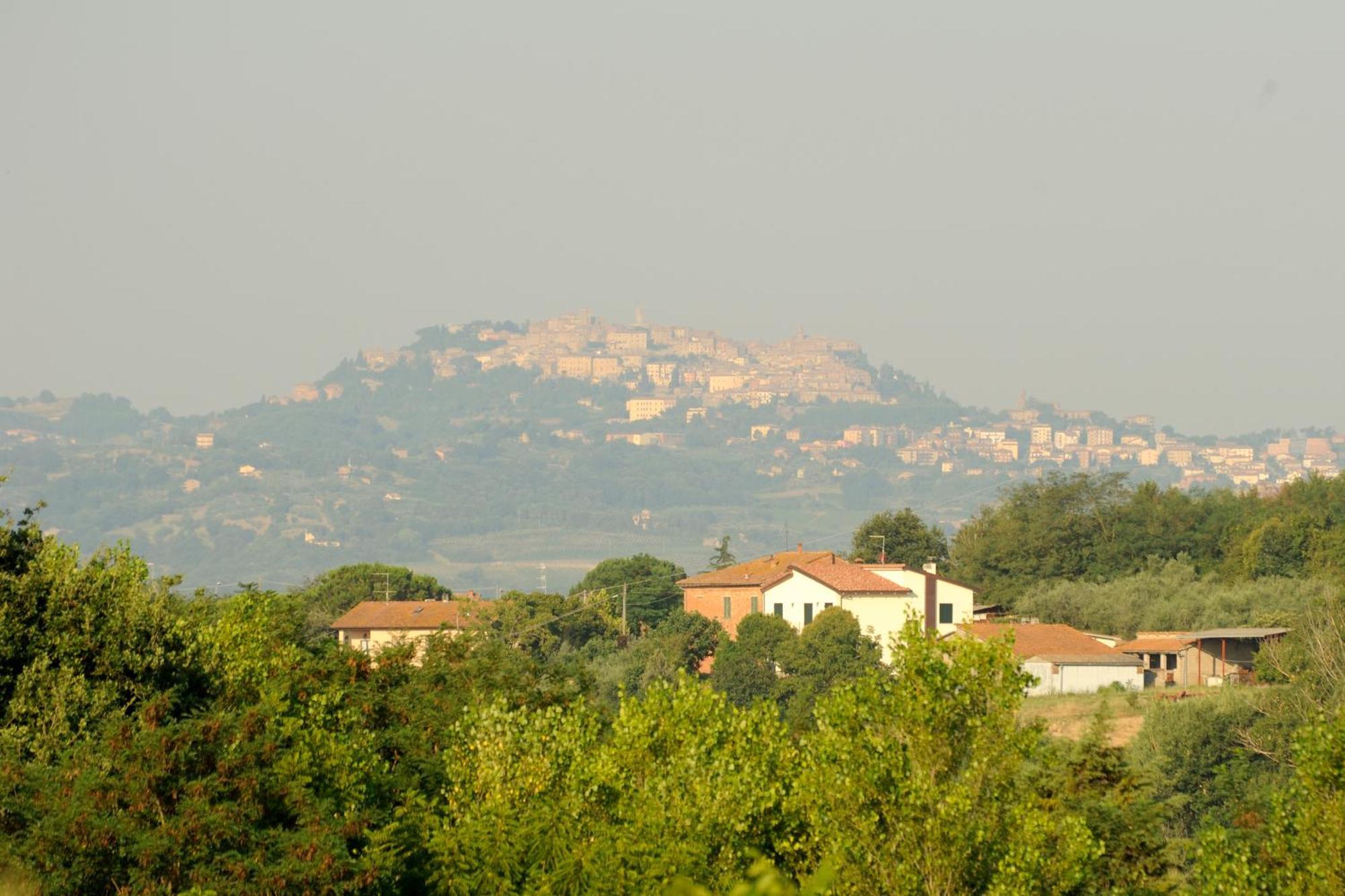 הוילה Valiano Agriturismo I Fuochi מראה חיצוני תמונה